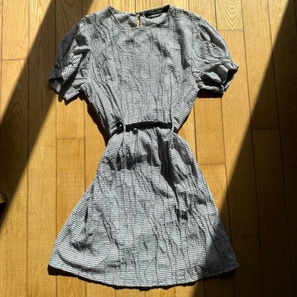 Zara Basics Bw Textured Short - Picture 2 of 4